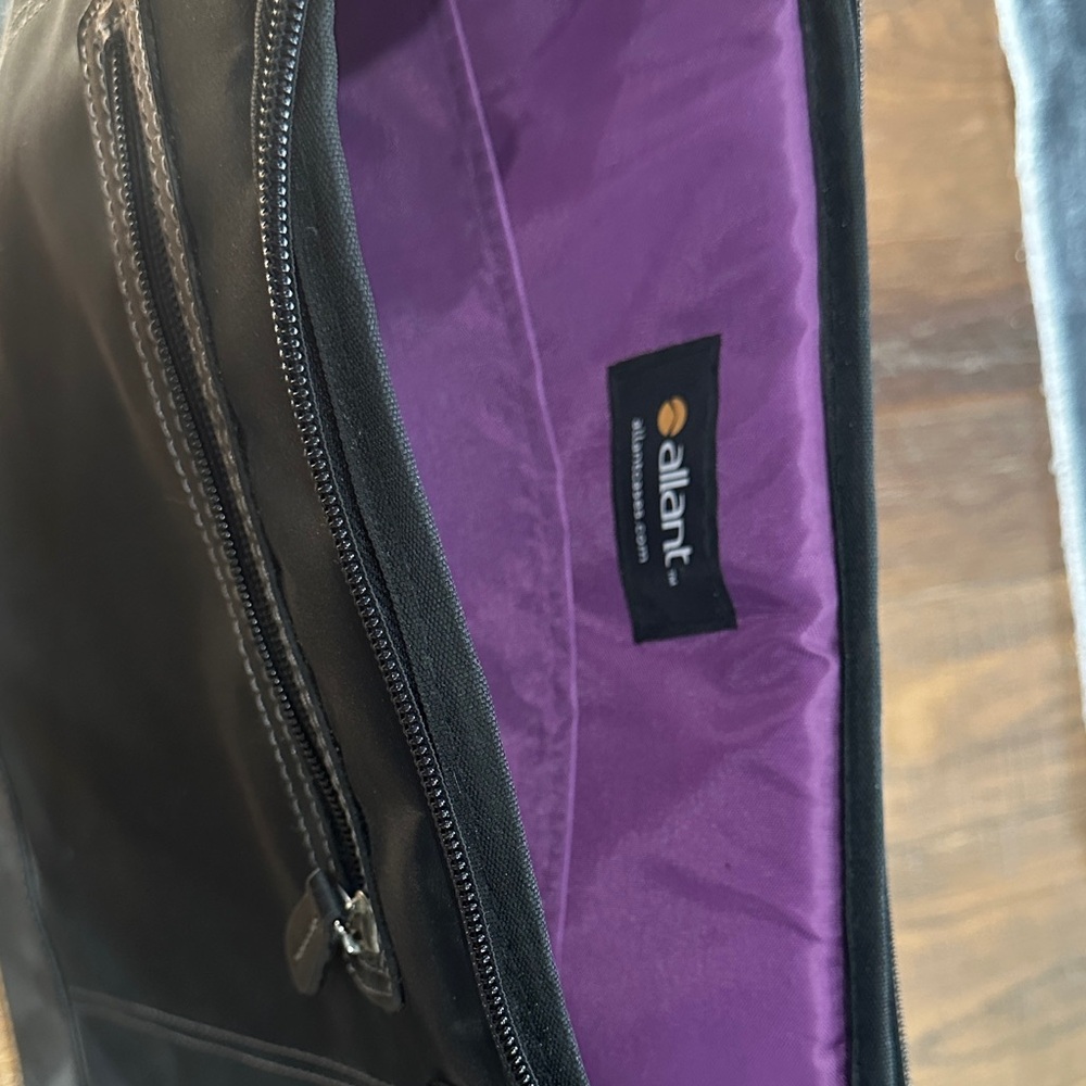 Elegant Black Laptop Bag with purple interior - Picture 4 of 6